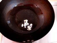 排骨炖豆角的做法步骤2