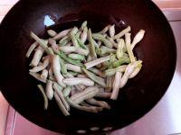 排骨炖豆角的做法步骤3