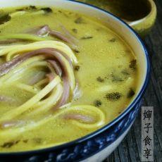 黄鱼煨面