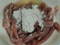 豆荚松板肉的做法步骤2