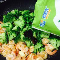 西兰花虾球的做法步骤8