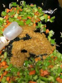 鲫鱼籽炒鸡蛋的做法步骤3