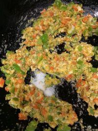 鲫鱼籽炒鸡蛋的做法步骤6