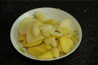 土豆泥芹菜饼的做法步骤2