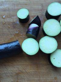 虾仁焖茄子的做法步骤1