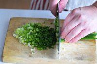 焦香猪肉锅贴的做法步骤2