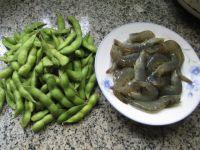 毛豆炒鲜虾的做法步骤1