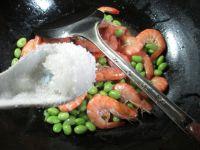 毛豆炒鲜虾的做法步骤9