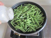 豆角炒猪心的做法步骤2