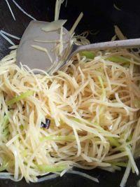 家常土豆丝的做法步骤7