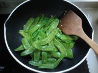 蒜香荷兰豆的做法步骤4