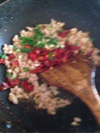 酸豆角炒肉末的做法步骤7