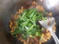 豆芽韭菜炒肉皮的做法步骤8