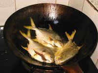 泰式金鲳鱼的做法步骤3