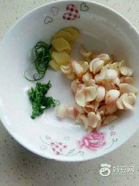 百合肉丸蛋汤的做法步骤1