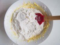 蛋黄奶酥的做法步骤5