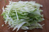 圆白菜鸡蛋饼的做法步骤1