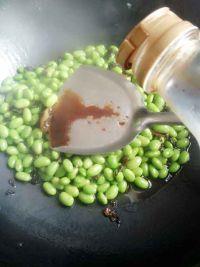 盐菜肉炒毛豆的做法步骤7