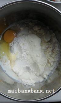 毛毛虫肉松面包的做法步骤1