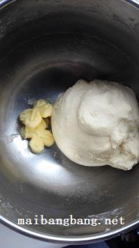 毛毛虫肉松面包的做法步骤3