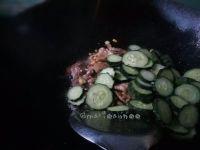 黄瓜胡萝卜炒肉片的做法步骤6