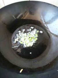 西兰花木耳小炒的做法步骤6