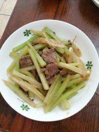 芹菜子姜炒牛肉的做法步骤8