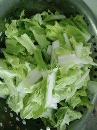 白菜炒白花菜的做法步骤1