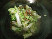 白菜炒白花菜的做法步骤6
