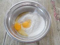 芹叶鸡蛋饼的做法步骤3