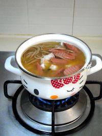 味增鲜鱿鸡肉肠荞麦面的做法步骤7