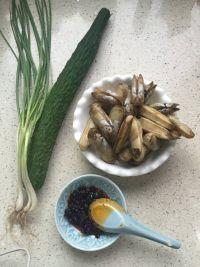 黄瓜蛏子小炒的做法步骤1