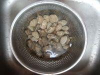盐水花蛤金钩虾的做法步骤2