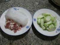 咸肉丝瓜煮粉丝的做法步骤1