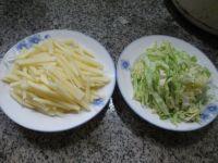 圆白菜炒土豆的做法步骤1