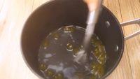 QQ糖彩虹布丁的做法步骤2