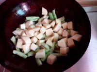 土豆炖豆角的做法步骤4