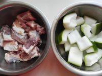 冬瓜排骨薏米汤的做法步骤2