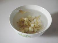 莲子百合绿豆粥的做法步骤2