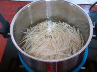 金针菇拌杂蔬的做法步骤3