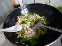 辣椒炒豆皮的做法步骤7