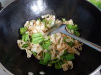 辣椒炒豆皮的做法步骤9