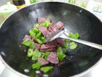 青椒炒酱牛肉的做法步骤9