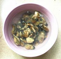 生蚝干炒韭菜苔的做法步骤2