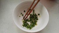 酸汤煎茄子彩色手擀面片儿的做法步骤1