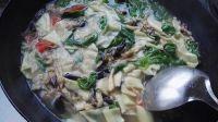 酸汤煎茄子彩色手擀面片儿的做法步骤17