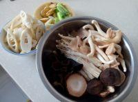 羊肉春笋菌菇汤的做法步骤1