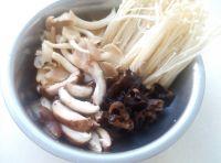 羊肉春笋菌菇汤的做法步骤3