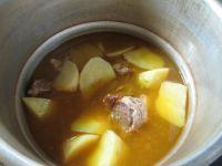 土豆牛排骨汤的做法步骤8