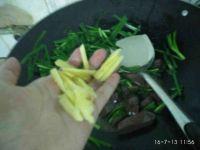 韭菜炒猪血的做法步骤9